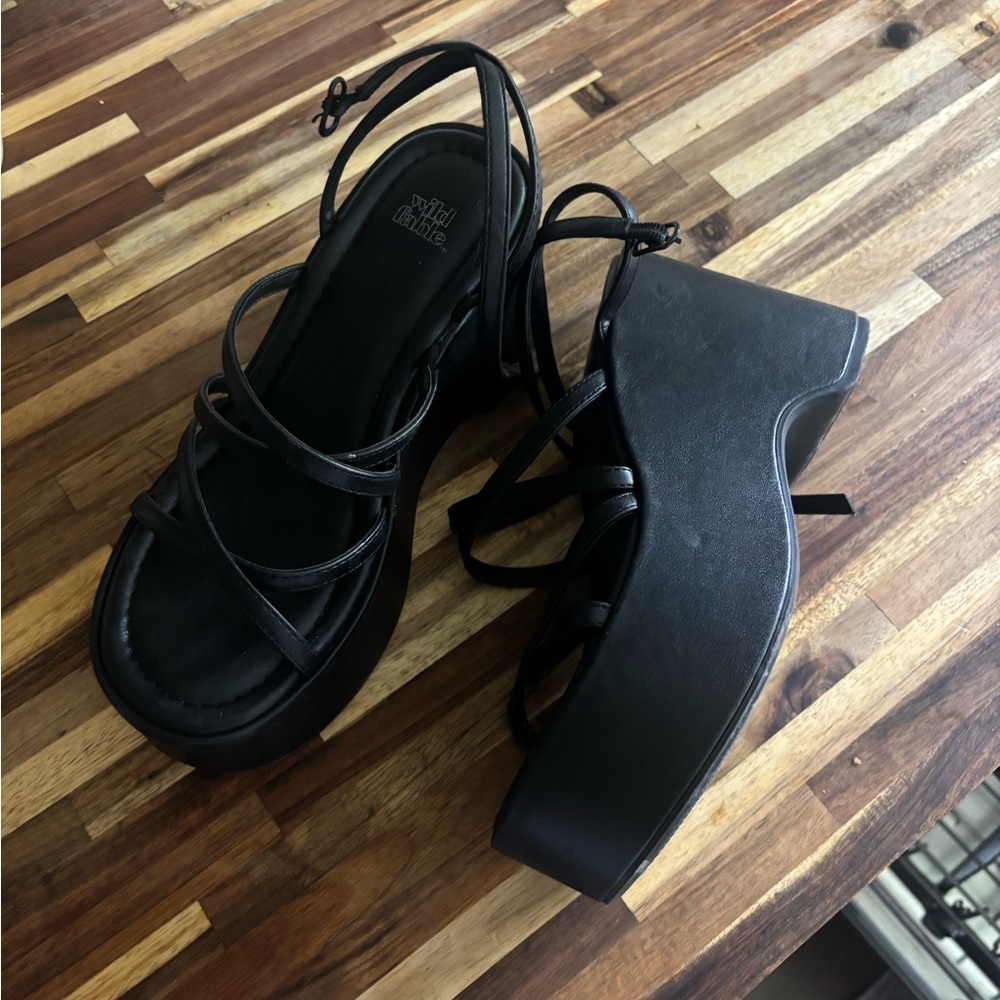 Wild Fable Black Platform Sandals - Picture 3 of 3